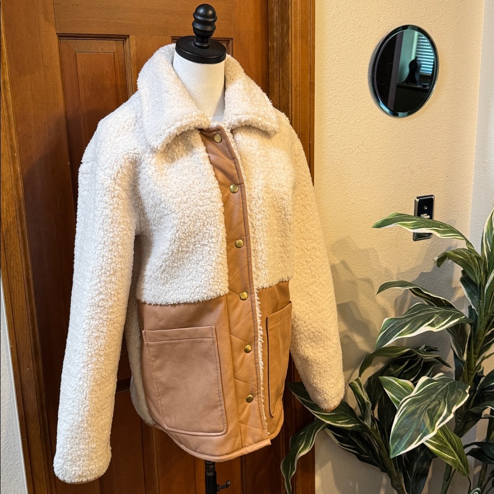 PRICE FIRM Bagatelle White & Brown Teddy Jacket Size M